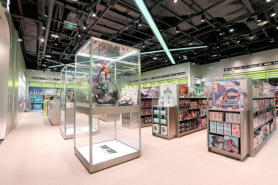 studios|TOP TOY上海首店!潮玩手办、限量盲盒...全球二次元集结