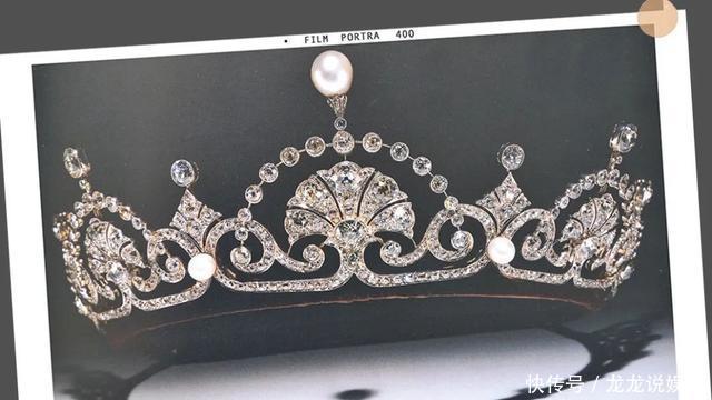 梅根vs凯特从她们戴的珠宝就能看出来,女王更爱的是谁