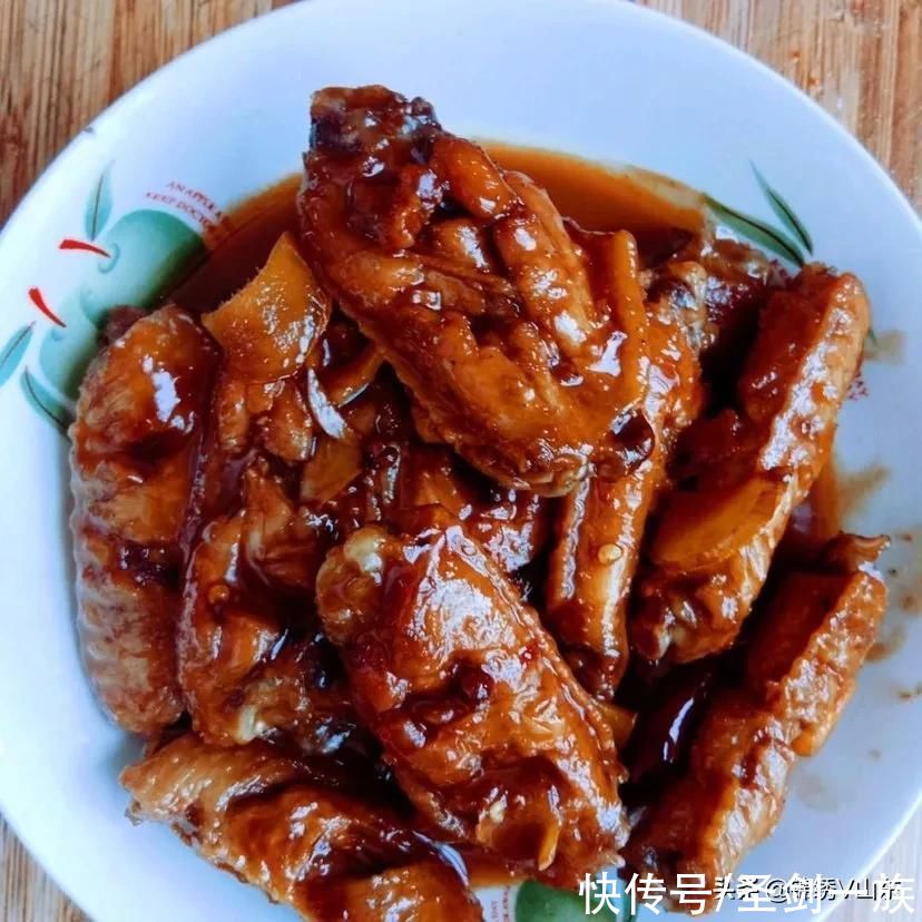 天氣越來越熱,精選23道下酒菜,每一道都是令人無法抵擋的美味
干煸青椒豆腐鮮嫩雞翅鍋炒黃瓜丁茭白木耳炒肉清蒸黃花魚蜜汁陳皮雞翅三鮮腐竹老醋海蜇香辣水煮魚片雞蛋羹彩椒炒豬腰醬香時蔬丸子蒜苔筍絲炒裡脊香菇炒蘆筍可樂雞翅紅燒茄子糖醋咕嚕肉紅燒牛排酒鬼花生馬鈴薯香菇燉雞腿香辣紅燒肥腸剁椒肉末炒青豆蒜香空心菜