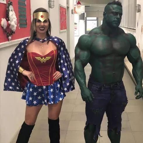 女儿|体重230斤,臂围55厘米的肌肉巨人,在女儿面前依然童心未泯