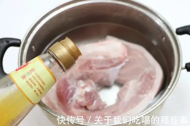 炸肉丸子要掌握“加2样2技巧”,外酥里嫩,咸香可口,放凉也不硬