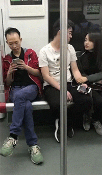 |搞笑GIF趣图:这狗子的表情,可把我给乐坏了