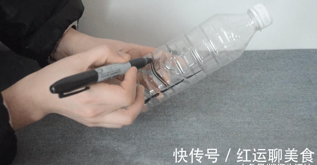 塑料瓶|才知道窗帘旁放个塑料瓶的好处, 真是太实用了, 家家户户都用得到