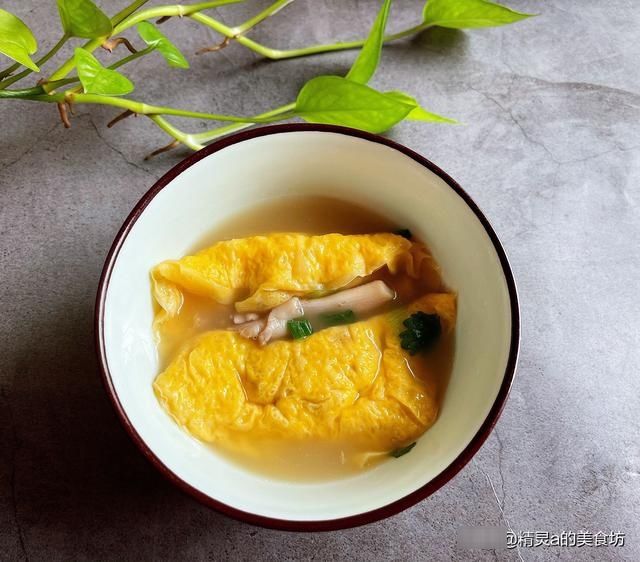 蘑菇|天凉了，适合早餐喝的汤，2样食材一起煮又鲜又香，家人很满意