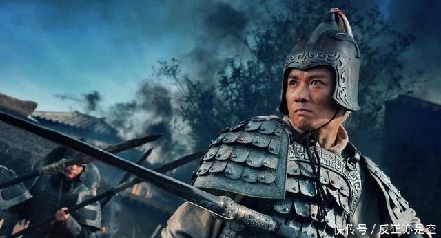 怀抱|赵云怀抱阿斗可以杀出长坂坡,为何吕布背着女儿却不能成功突围?