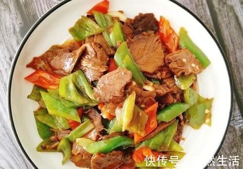 好吃到撑的特色家常菜，荤素都有，好香啊，一碗不够再来一碗！