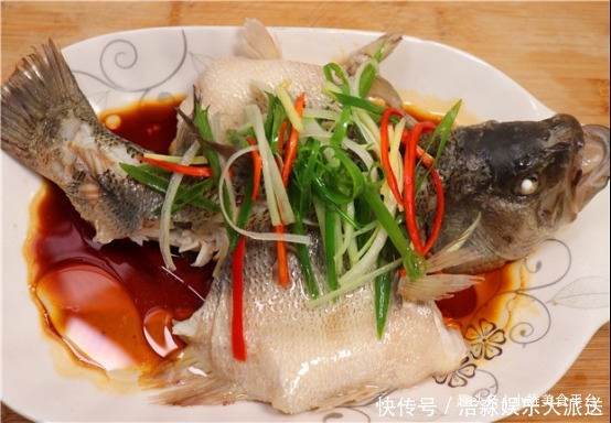 味道|做清蒸鱼时,放生抽还是放蒸鱼豉油都不对!大厨教你正确做法
