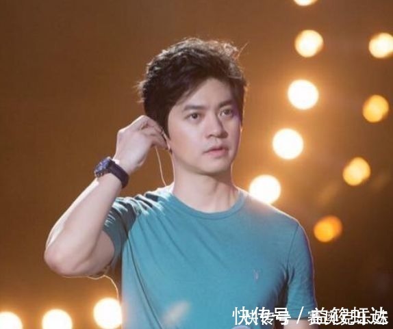 歌手|《好声音》8年没人敢提的名字，却被李健无意提起，幸好那英不在