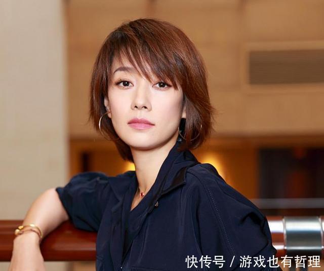 啾啾|马伊琍难得留头发,一点点长就要扎个啾啾,没短发时髦但看着年轻