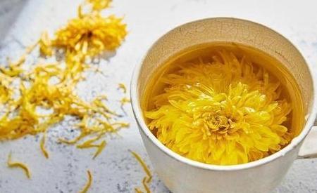 养生茶|菊花茶的这么多的功效,简直就像为上班族设计的养生茶!