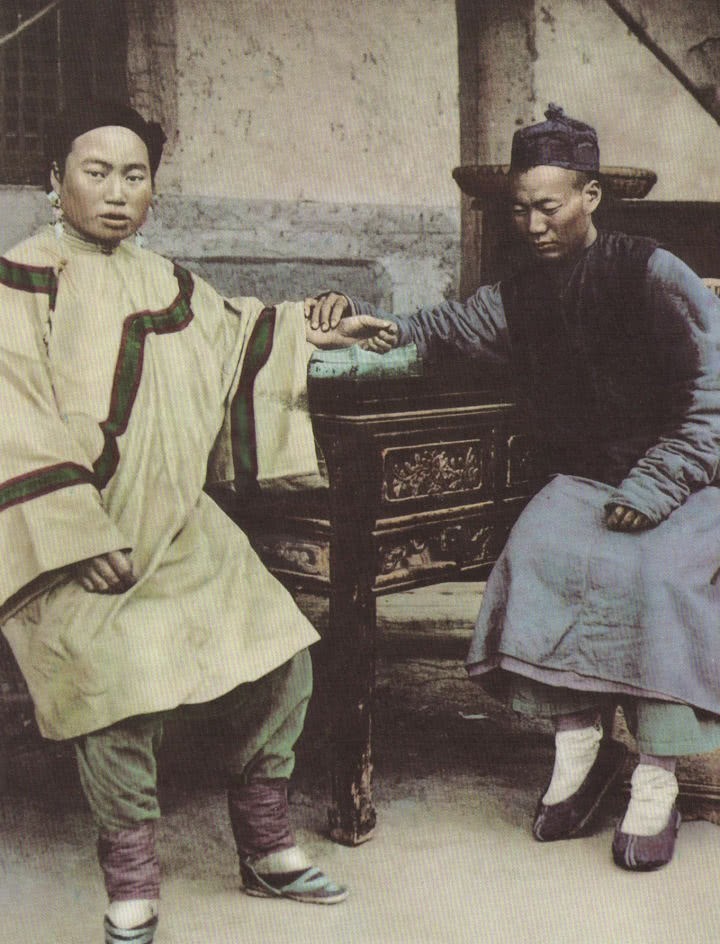 袁世凯|晚清“彩色”罕见照：浸满了历史感，图5陪哥哥在老家钓鱼的袁世凯