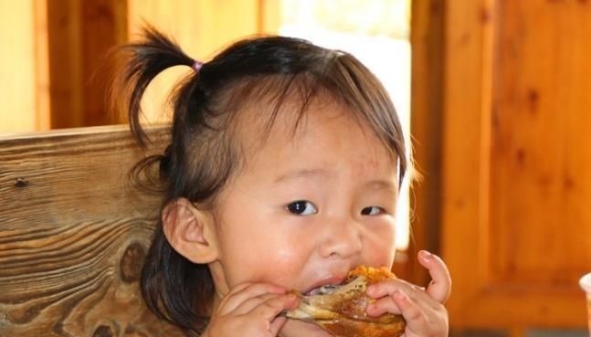 孩子|6岁男娃积食不发育,儿科医生这种饭菜,越喂孩子脾胃越虚弱