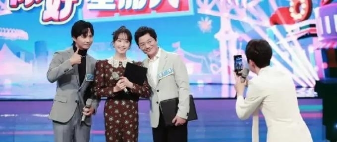 《你好星期六》首播，节目换汤不换药，何炅一人带不动七人