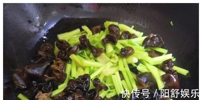 立秋后，遇到此菜我从不手软，简单一炒就很香，低热量不长肉