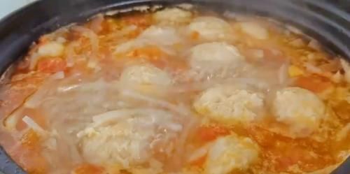 冬天要多吃萝卜,加1个西红柿,教你家常做法,出锅连汤汁都不剩