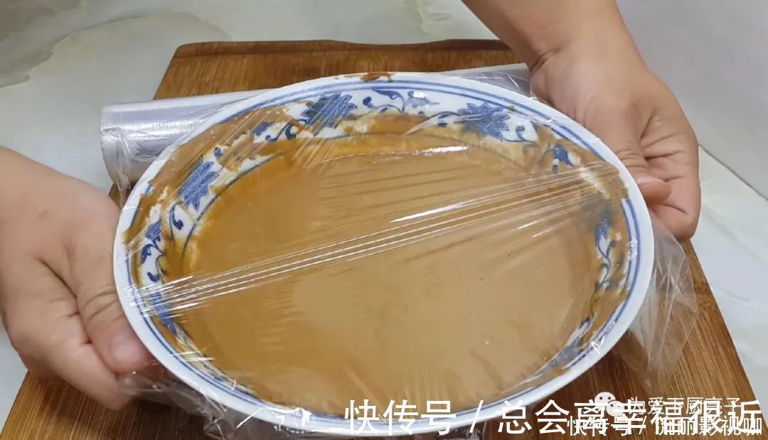 保鲜膜|我家发糕就爱这么做，加2勺糯米粉，比蛋糕还香，学会孩子不挑食