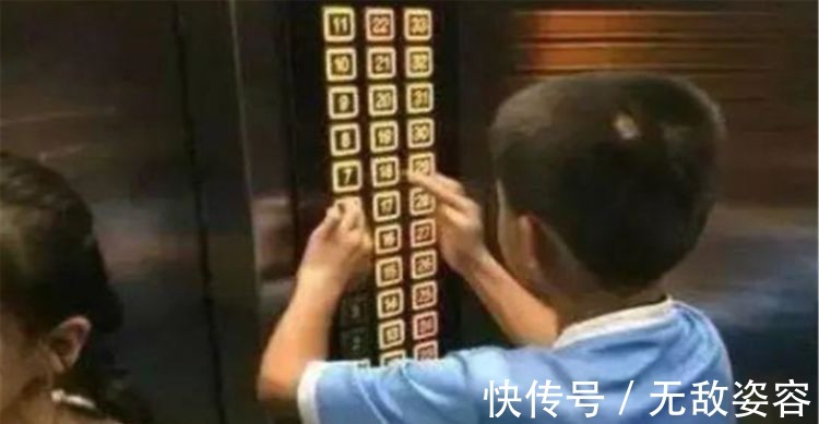 小树苗|熊孩子趁爸妈外出,把弟弟放进锅中加水“炖”了,爸妈发现很崩溃