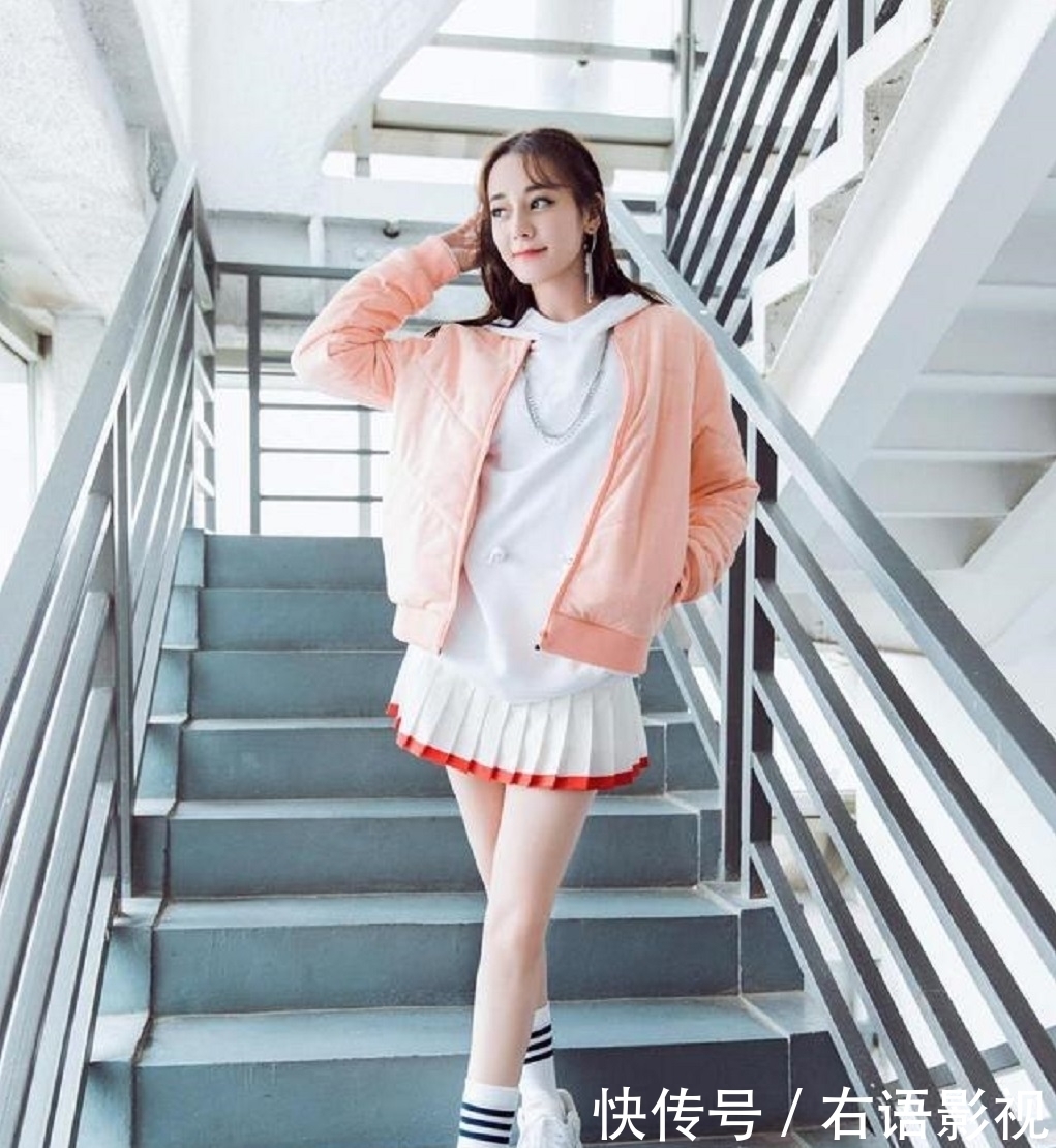 底裤|卫衣下面少配打底裤,今春跟着明星学穿搭,时髦气质美到爆