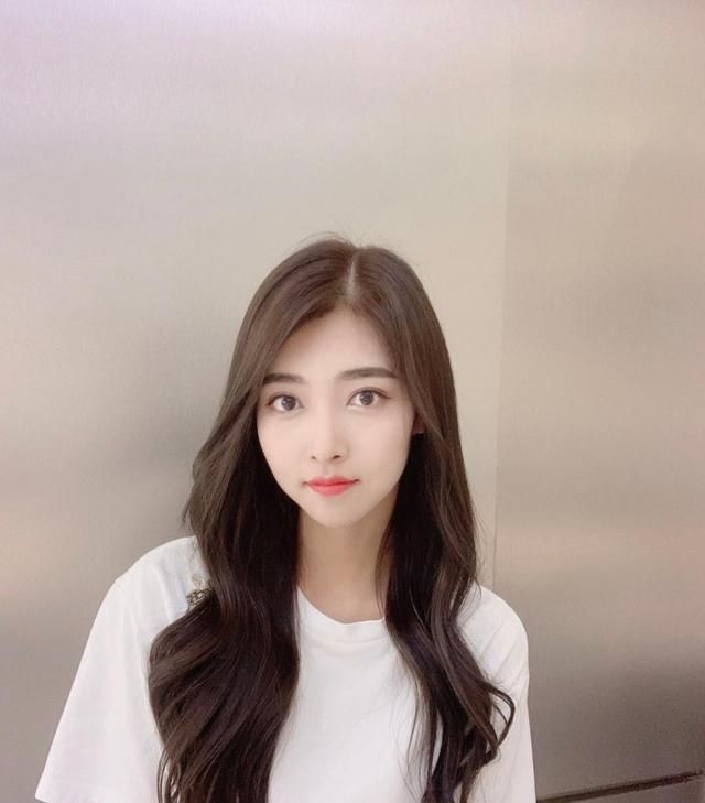 吸睛色|黑长直过时了,2021最流行这5款温柔卷发,巨显脸小又吸睛