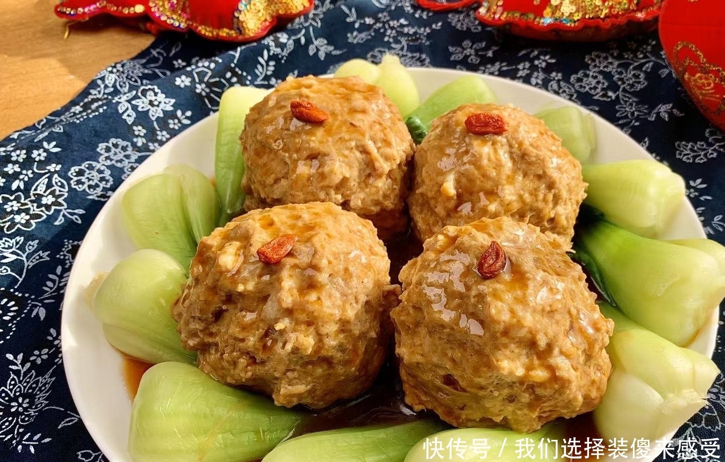 年夜饭菜单出炉,一家人10个热菜4个凉菜,个个是硬菜,喜庆吉祥