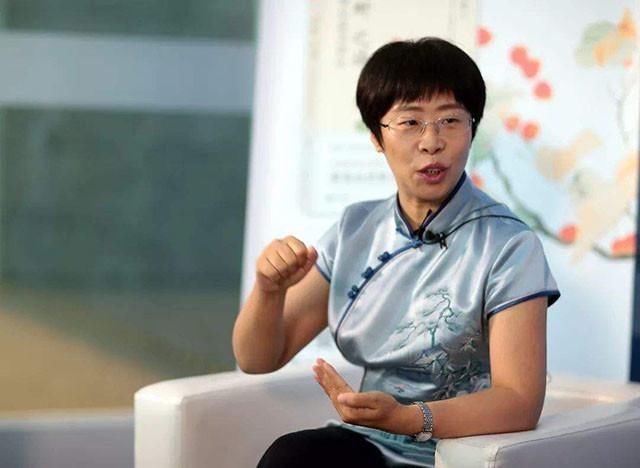 上犯|国学大师蒙曼,实力到底怎样为何会在“诗词大会”上犯低级错误