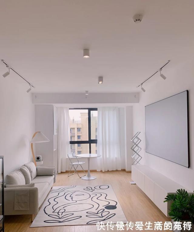 吊顶|越来越多人不吊顶,不做背景墙,看看她家,明亮宽敞,以后照着装