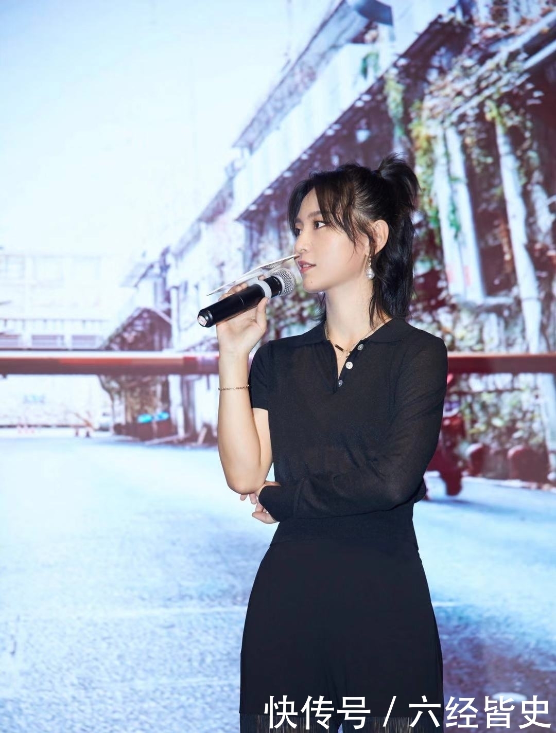 越来越|周笔畅越来越大胆,剪掉一支袖子不怕冷,还要把裤子分成三段