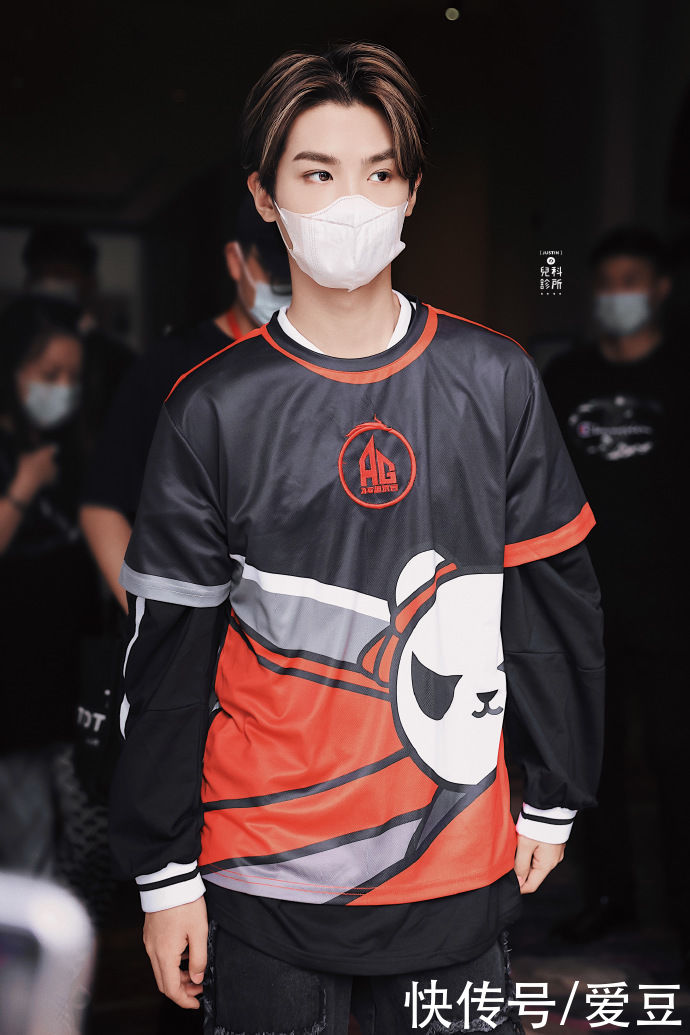 小贾|「Justin」「新闻」210830 黄明昊昨日录制《你我皆王者》路透 小贾职业梦完成进度50%