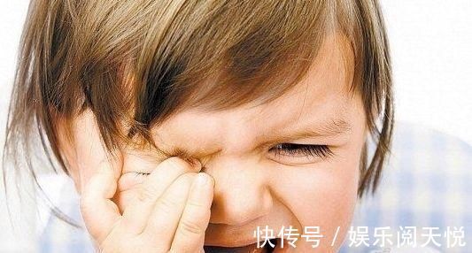 误区|耸肩、频眨眼、发出怪声…陷入抽动症的这5个误区,孩子抱怨一生