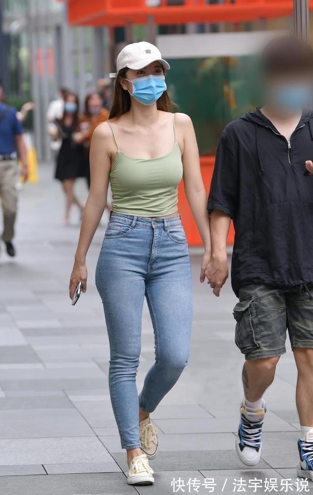 微胖 微胖女生的休闲装,清凉吊带加牛仔,轻松展现个人魅力