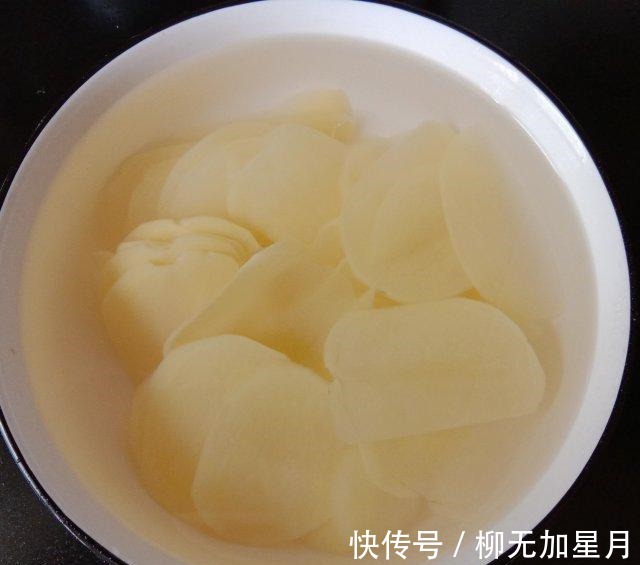 美食天下|凉拌土豆片，简单一拌，开胃又省事！