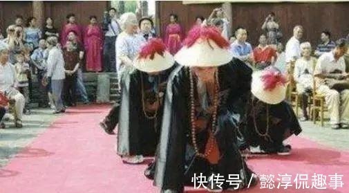 翠玉!清朝大臣脖子上挂的珠子有何作用 珠子越大作用就越大!