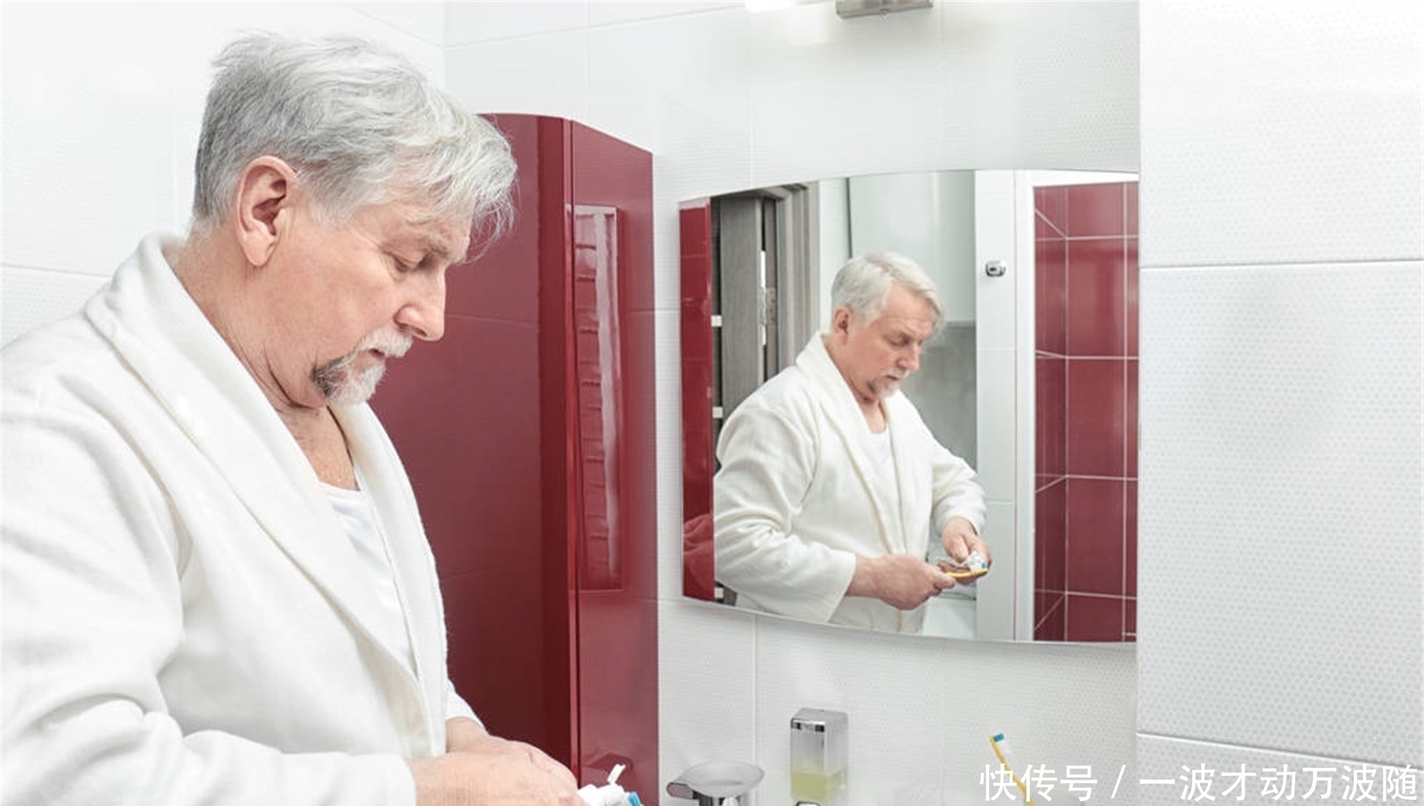 刷牙的过程中|刷牙要不要刷舌头3个好处,可惜很多人不知道