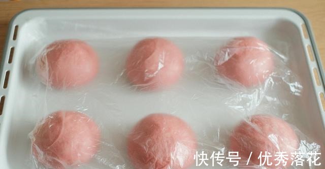 台湾草莓鲜奶油生乳包！