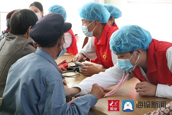 志愿者们|老人不动专家动！岚山区人民医院全力为老年人健康护航！