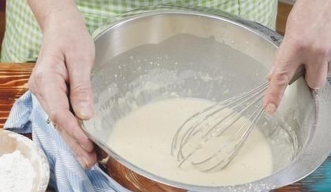 炸鱼时，裹面粉还是裹淀粉？都不对，教你正确方法，外酥里嫩