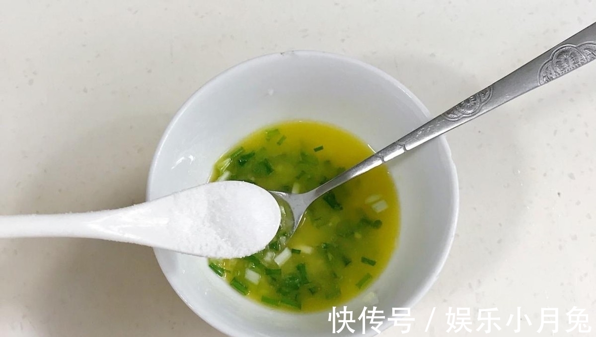 蒜泥|吃剩下的吐司再加工，做成蒜蓉吐司条，大人孩子都爱吃