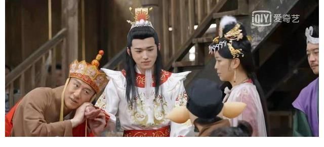 宋亞軒是《萌探》關(guān)系戶嗎?注意他對那英的稱呼,人家還是個孩子?