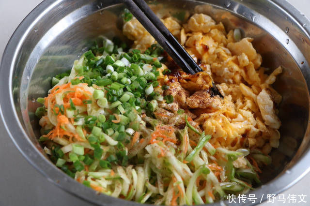 2斤饺子皮,1根西葫芦,不包饺子,做成早餐,我家吃3天没有吃腻