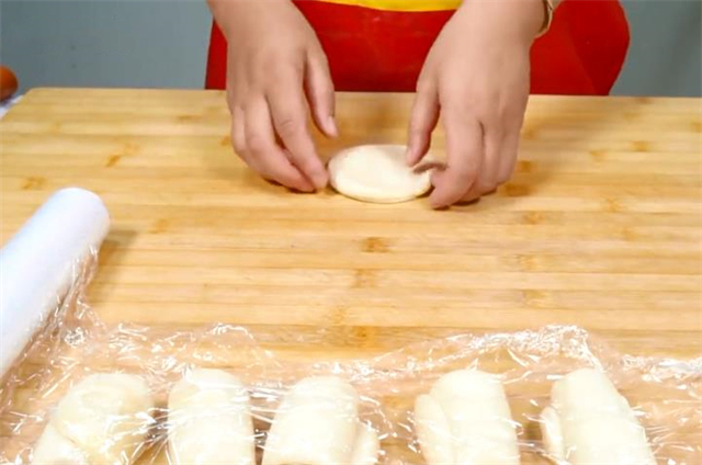 烤箱|这饼我家一周做三次,酥得掉渣,咬一口满嘴香,比蛋黄酥还好吃