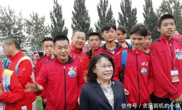 保尔|当代“保尔”张海迪5岁高位截瘫却自学成才,成医者济世救人!