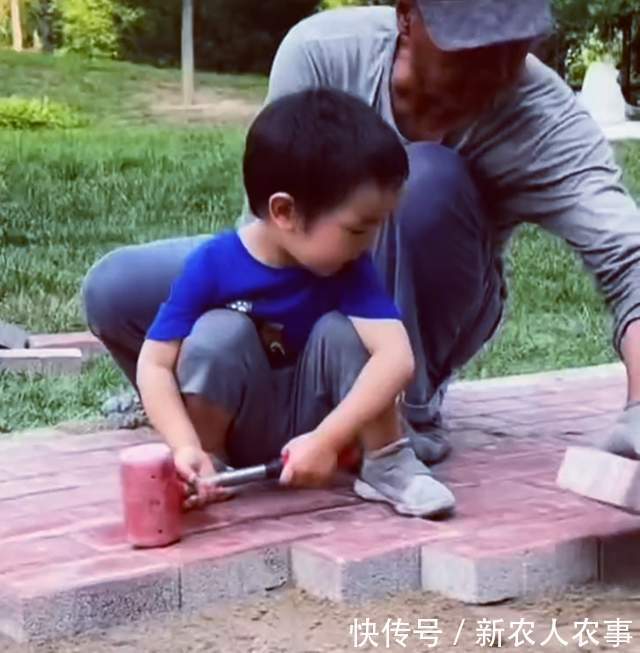 手艺|北京一女子带娃下楼玩耍,自顾自地玩起了手机,结果他学手艺去了
