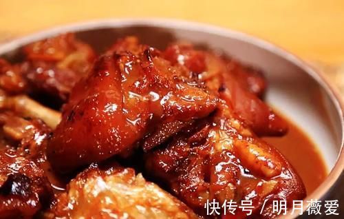 入味|炖猪蹄时，不可直接放盐，多加一点“它”，猪蹄软烂入味不油腻！