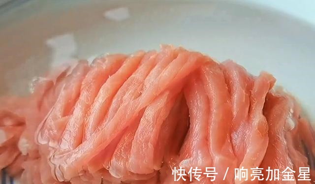 肉丝怎么炒才能“不塞牙”巧用4步3窍门，吃肉像吃豆腐一样嫩滑！