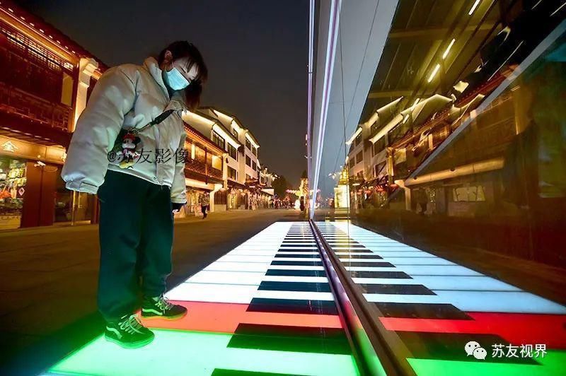 夜景|南京:琵琶街打造成以音乐为主题的步行街区 成为网红打卡点