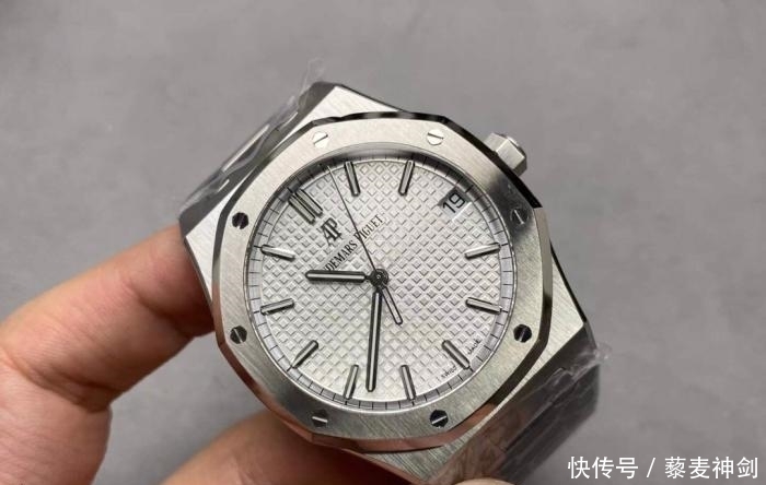 机芯|为啥越来越多的有钱人喜欢上了复刻表真的值得去购买吗