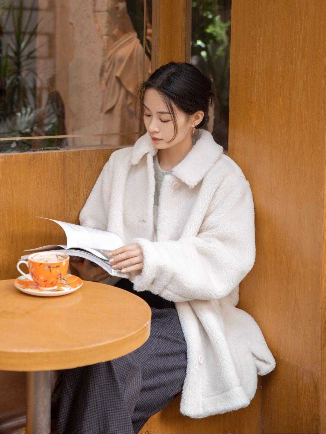 羊羔毛|冬天怕冷的博主都穿羊羔毛外套,时髦保暖有气质