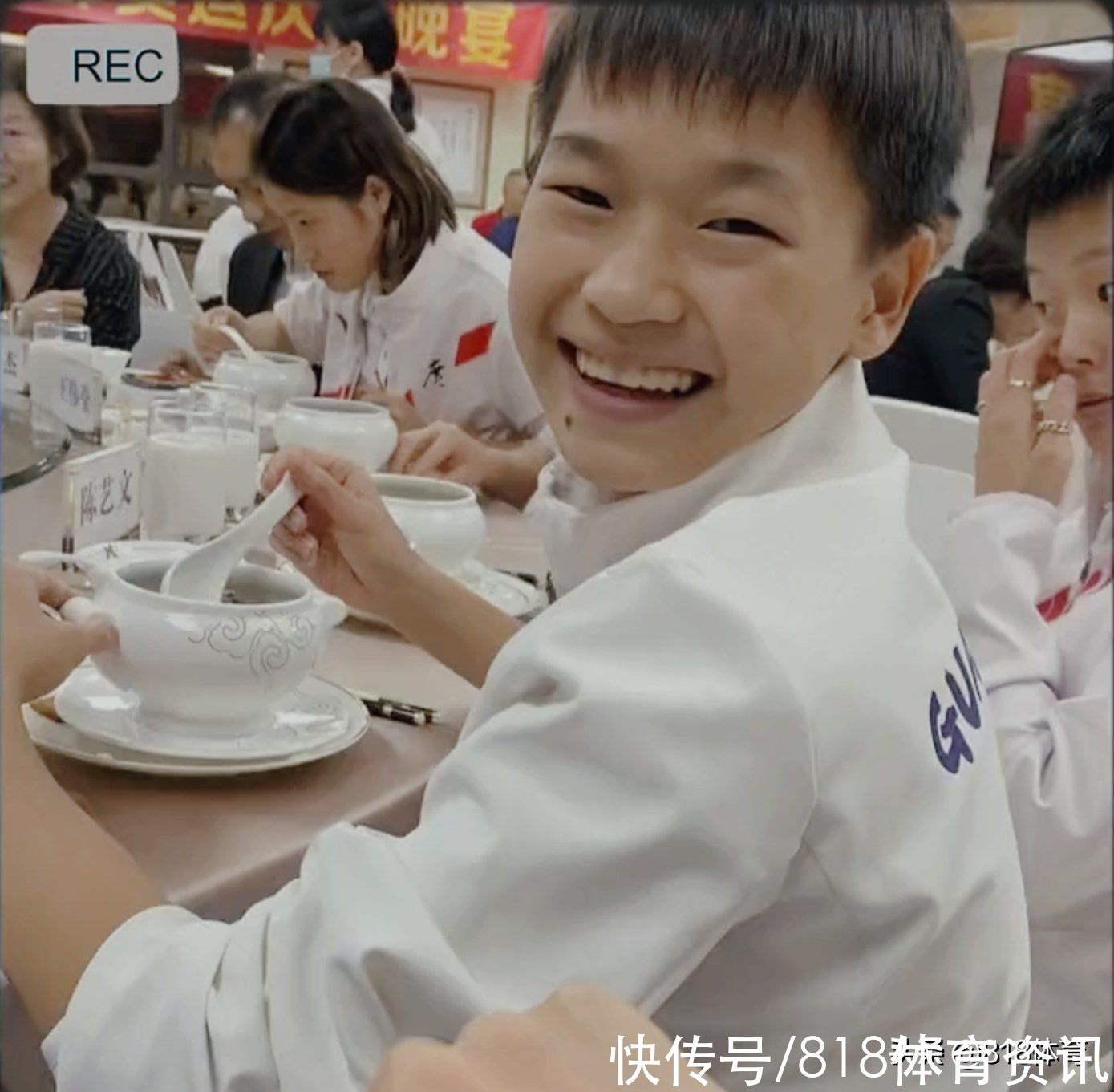 吴春婷|干饭人!全红婵随广东队出席奥运庆功宴,每人一盅靓汤红姐笑容灿烂