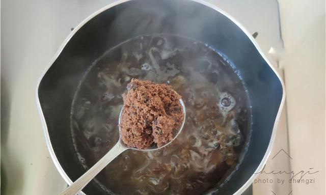 滋补|冬至数九寒天,女人常喝这碗甜品,既暖身又滋补,胶质满满皮肤好