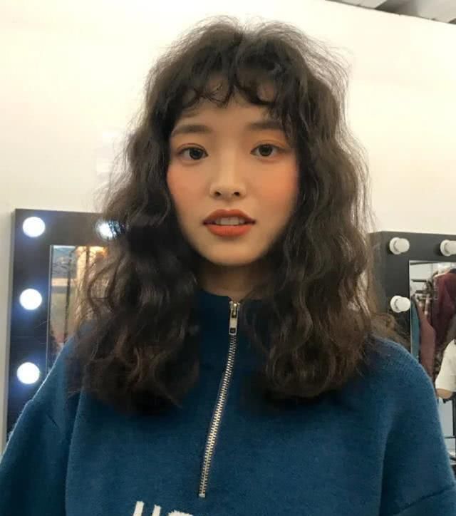 女人|这些老气发型别再留了,明明三十多岁,看上去却跟五十岁大妈一样